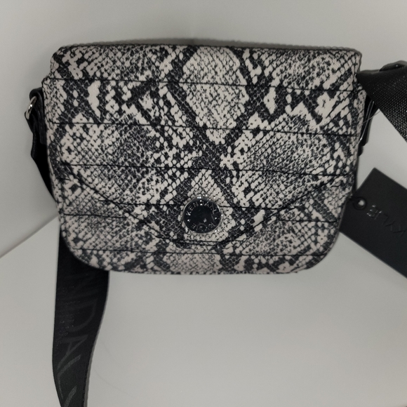 Kendall +Kylie Handbag Quilted Crossbody Bag black and white with key holder - Picture 4 of 8